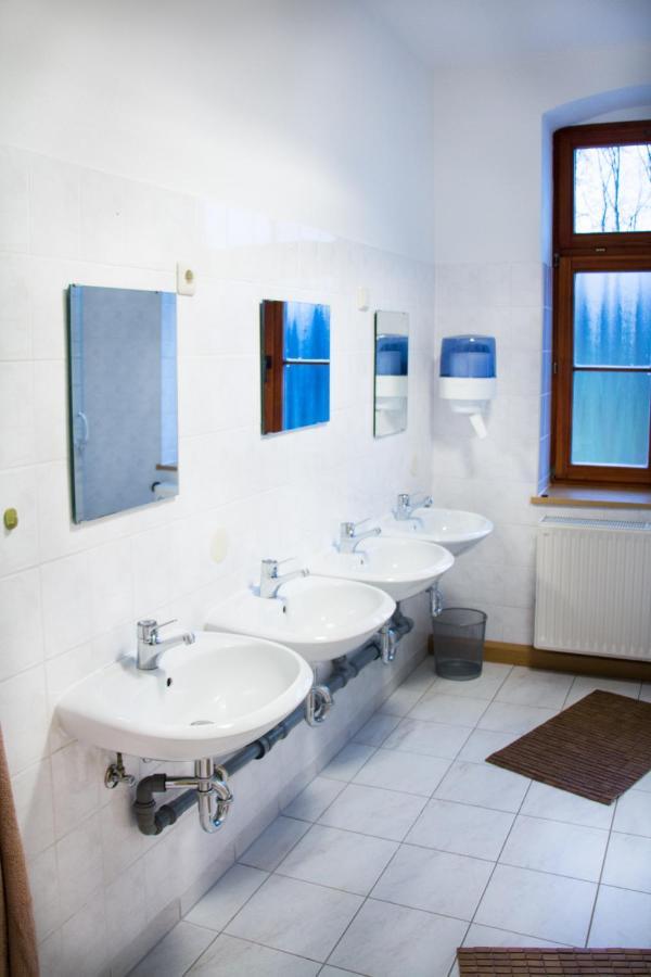 Teichcamp Hostel Grosshartmannsdorf ภายนอก รูปภาพ