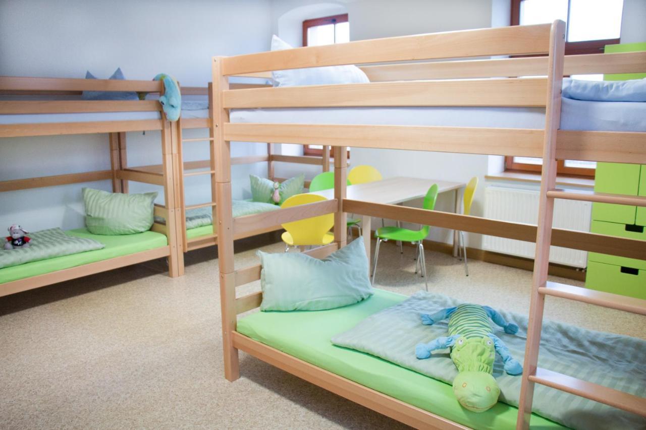 Teichcamp Hostel Grosshartmannsdorf ภายนอก รูปภาพ
