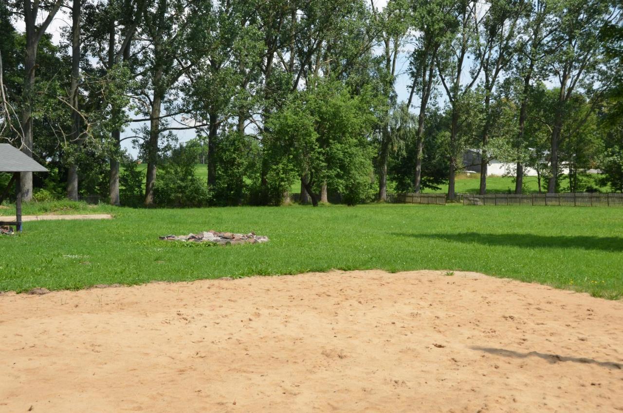Teichcamp Hostel Grosshartmannsdorf ภายนอก รูปภาพ