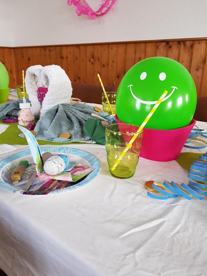 Teichcamp Hostel Grosshartmannsdorf ภายนอก รูปภาพ