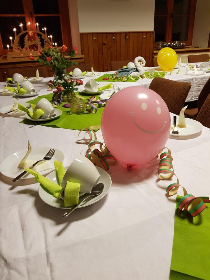 Teichcamp Hostel Grosshartmannsdorf ภายนอก รูปภาพ