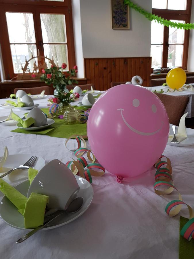 Teichcamp Hostel Grosshartmannsdorf ภายนอก รูปภาพ