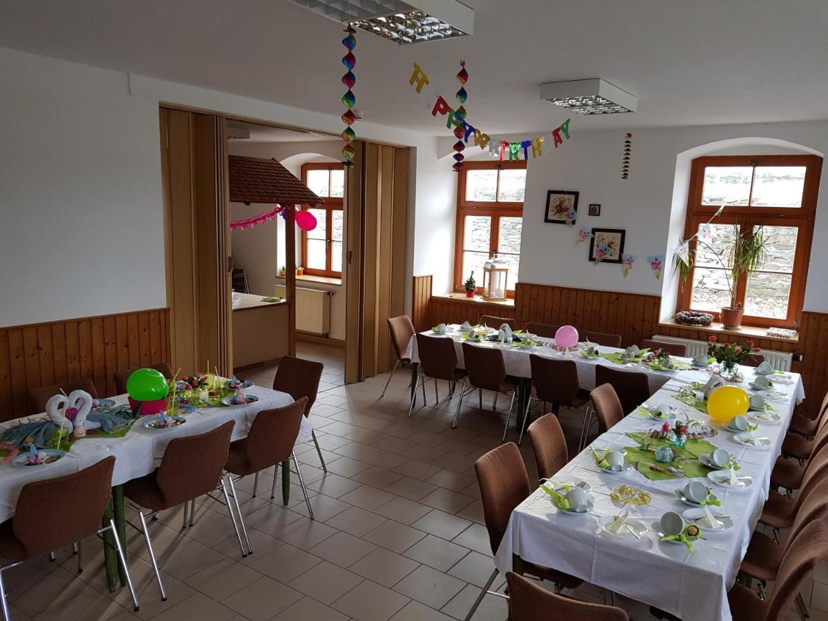 Teichcamp Hostel Grosshartmannsdorf ภายนอก รูปภาพ